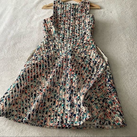 NWOT Spring Fit and Flare Dress w/Pockets - Picture 7 of 10